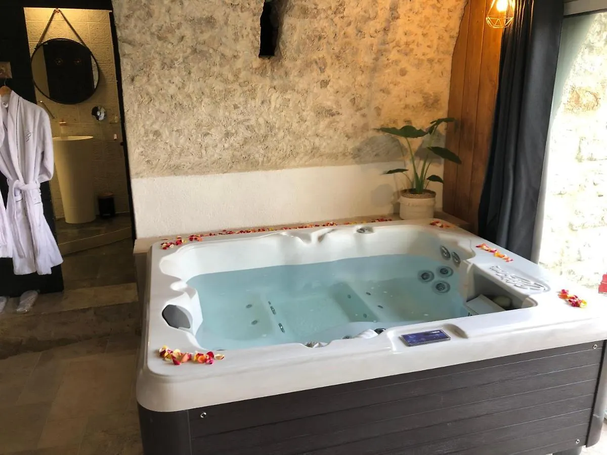Nuit Insolite Avec Jacuzzi Privatif Et Piscine La Roquette-sur-Var 0*,  France