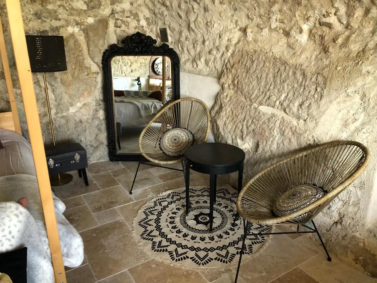 Nuit Insolite Avec Jacuzzi Privatif Et Piscine La Roquette-sur-Var Bed & Breakfast