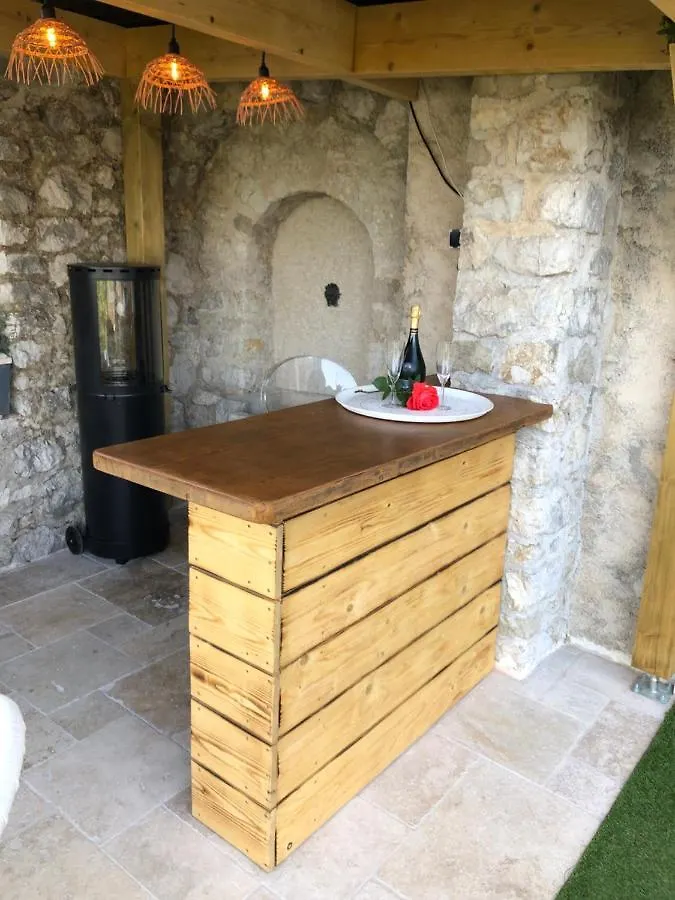 Nuit Insolite Avec Jacuzzi Privatif Et Piscine La Roquette-sur-Var Bed & Breakfast