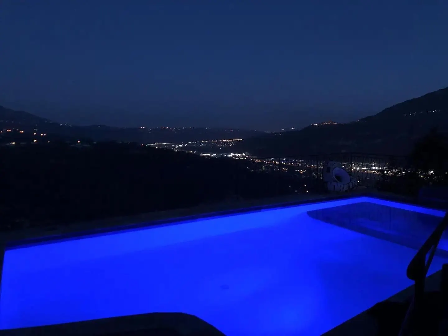 Nuit Insolite Avec Jacuzzi Privatif Et Piscine La Roquette-sur-Var 0*,  France