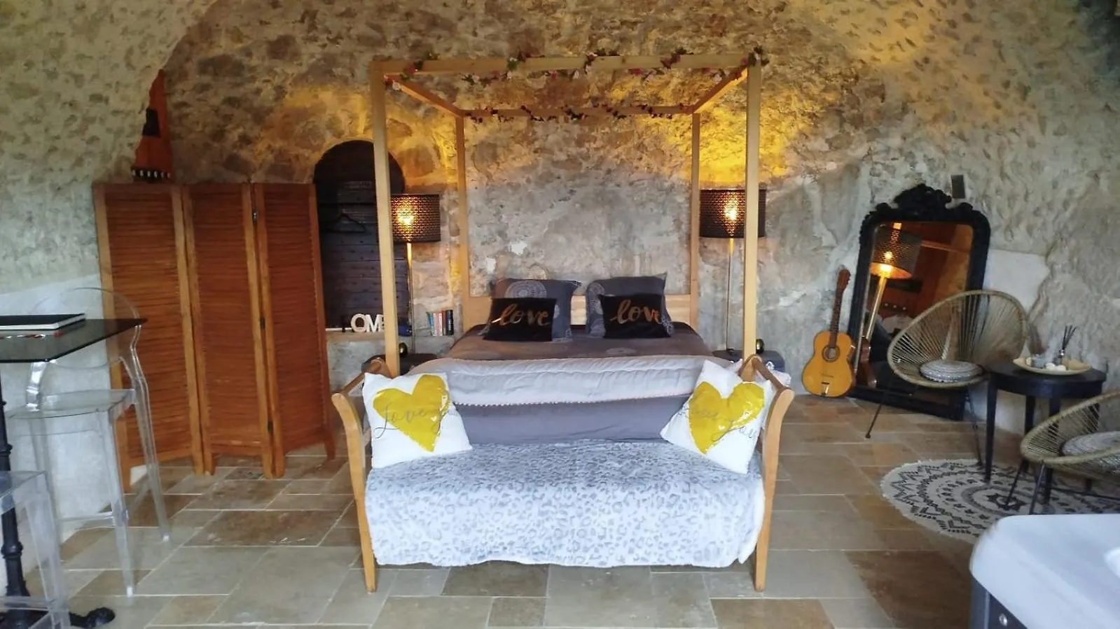Bed & Breakfast Nuit Insolite Avec Jacuzzi Privatif Et Piscine La Roquette-sur-Var