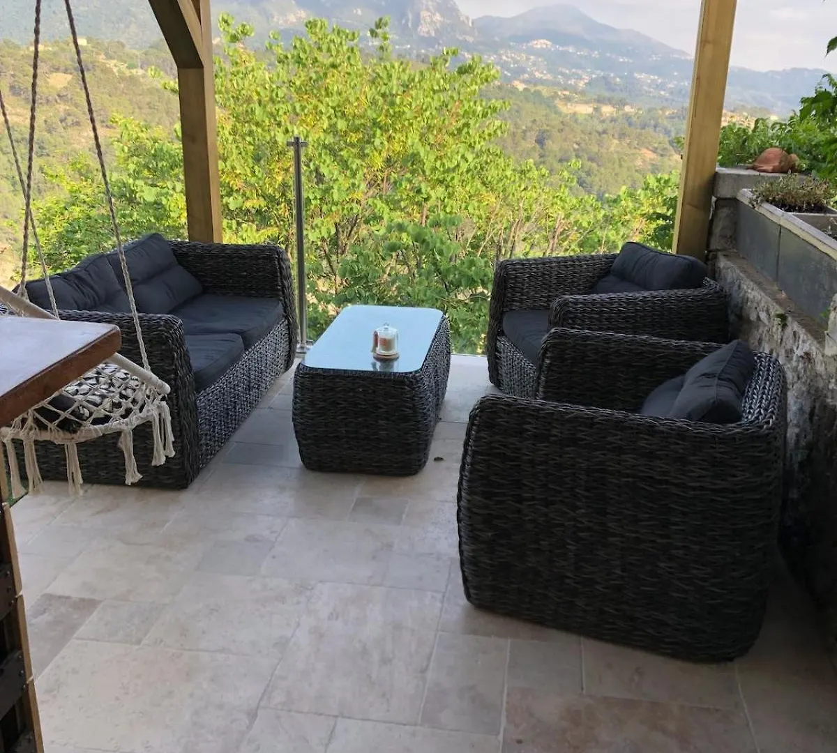 Bed & Breakfast Nuit Insolite Avec Jacuzzi Privatif Et Piscine La Roquette-sur-Var
