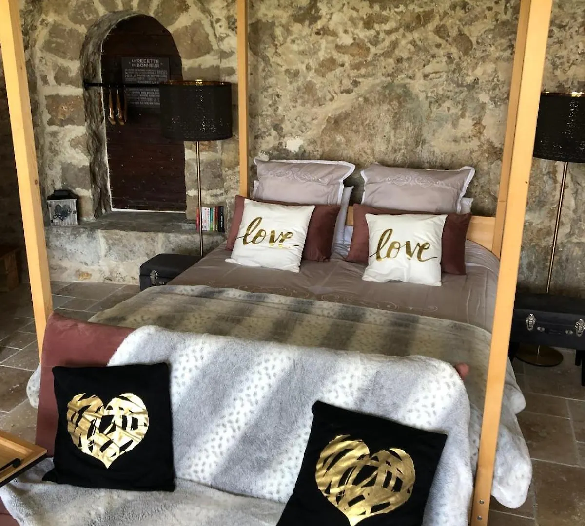 Nuit Insolite Avec Jacuzzi Privatif Et Piscine La Roquette-sur-Var Bed & Breakfast