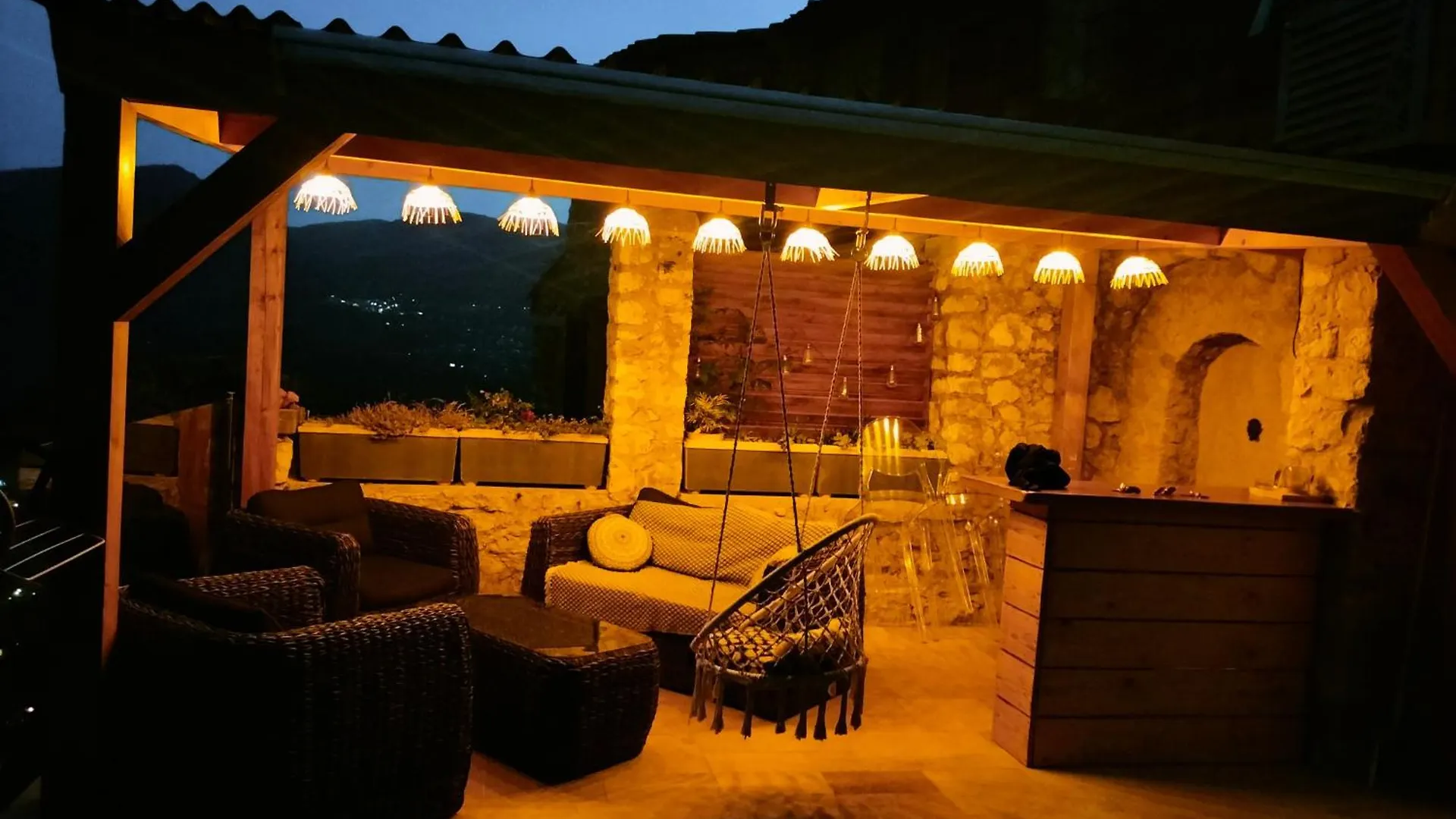 Nuit Insolite Avec Jacuzzi Privatif Et Piscine La Roquette-sur-Var 0*,  Frankrig