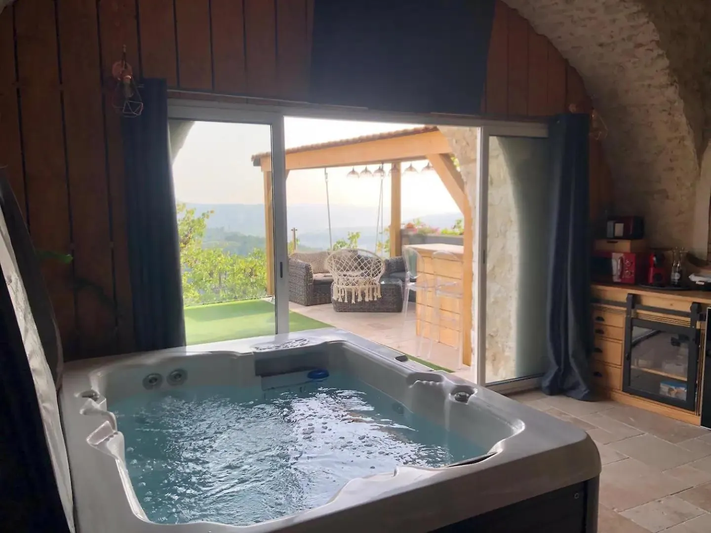 Bed & Breakfast Nuit Insolite Avec Jacuzzi Privatif Et Piscine La Roquette-sur-Var