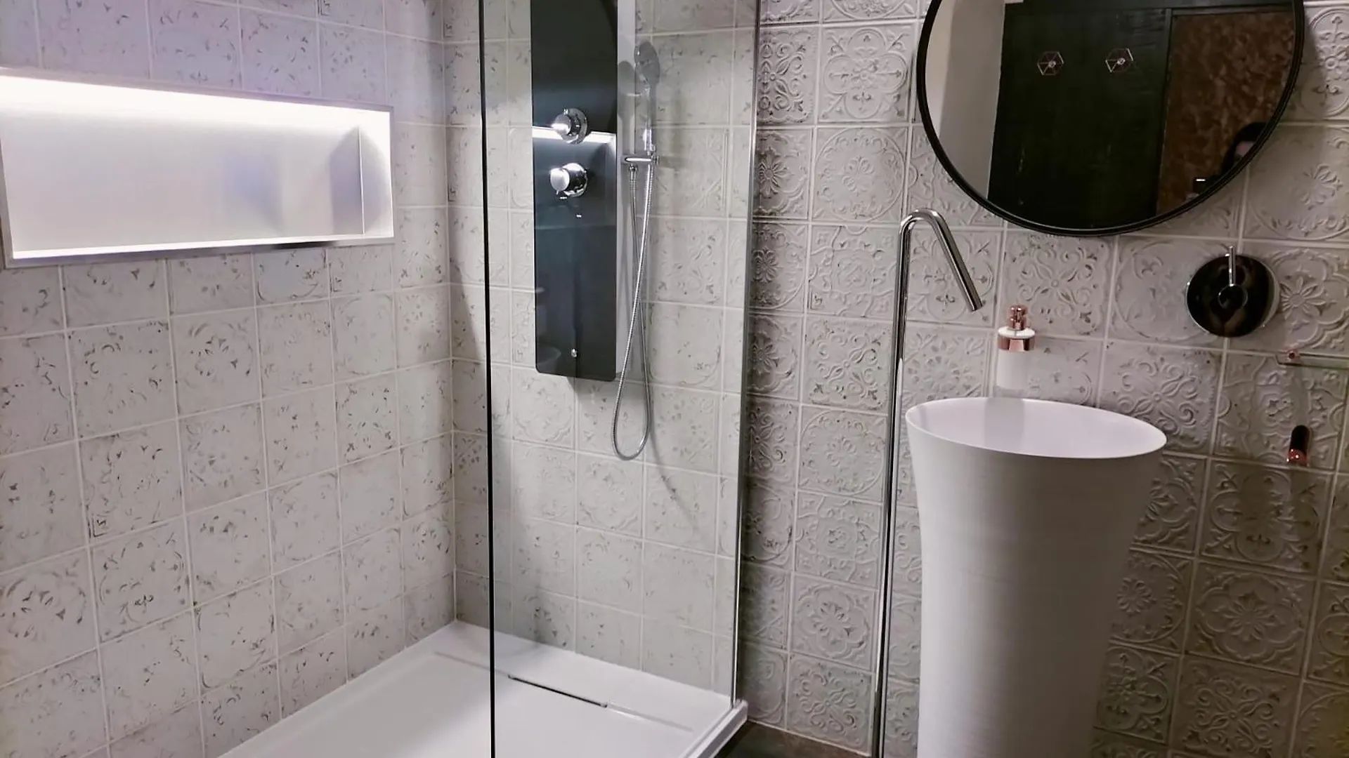Nuit Insolite Avec Jacuzzi Privatif Et Piscine La Roquette-sur-Var